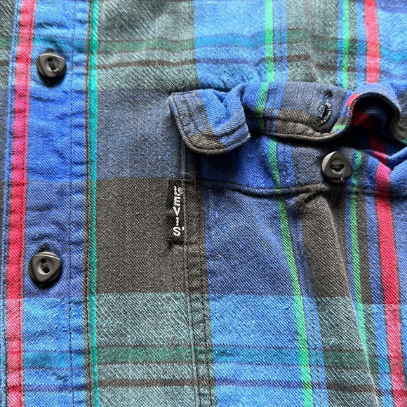 🎉 Host Pick! Vintage Levi’s Plaid Shirt - Picture 2 of 3